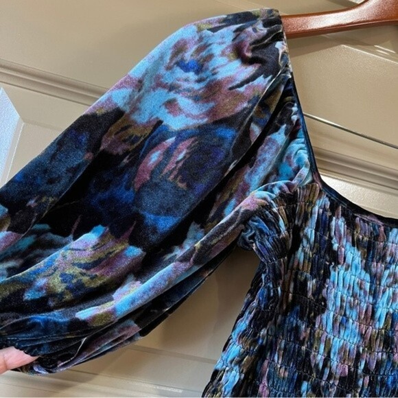 Urban Outfitter Patsy Smocked Velvet Floral Romper Size XS - Picture 4 of 13